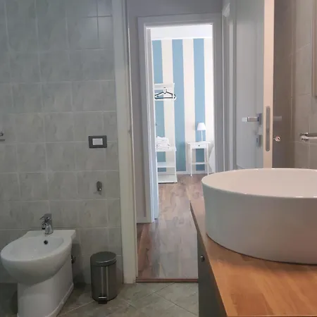Nocleg ze śniadaniem Eolian Port 4*